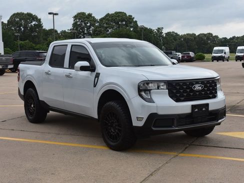 Used 2025 Ford Maverick XLT w/ Equipment Group 302A AWD/4WD image 3