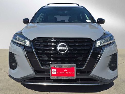 Used 2023 Nissan Kicks SR w/ SR Premium Package image 8