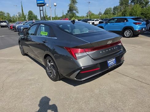 Used 2025 Hyundai Elantra SEL FWD image 3