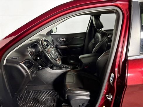 Used 2019 Jeep Cherokee Latitude Plus w/ Cold Weather Group image 11