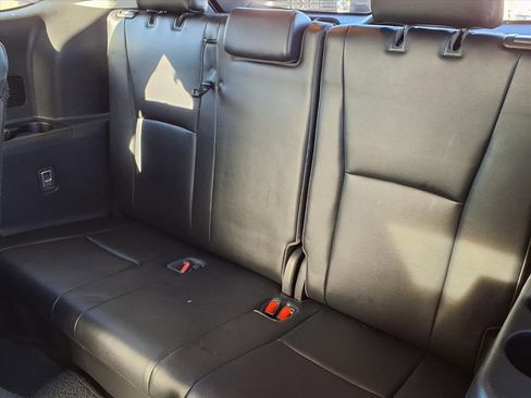 Used 2022 Toyota Highlander XLE image 19