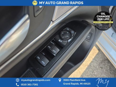 Used 2022 Cadillac CT4 Luxury w/ Sun And Sound Package AWD/4WD image 11