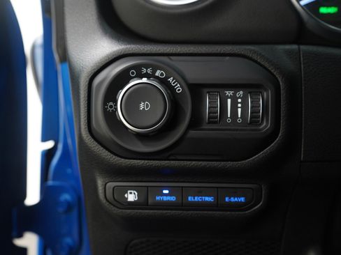 Used 2022 Jeep Wrangler Unlimited Sahara w/ Cold Weather Group image 22