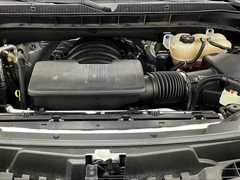 Used 2023 Chevrolet Suburban Z71 w/ Luxury Package image 12