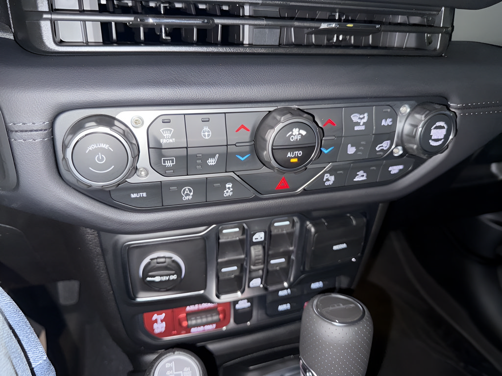 Used 2026 Jeep Gladiator Mojave AWD/4WD image 19