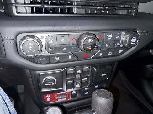 Used 2026 Jeep Gladiator Mojave AWD/4WD image 19
