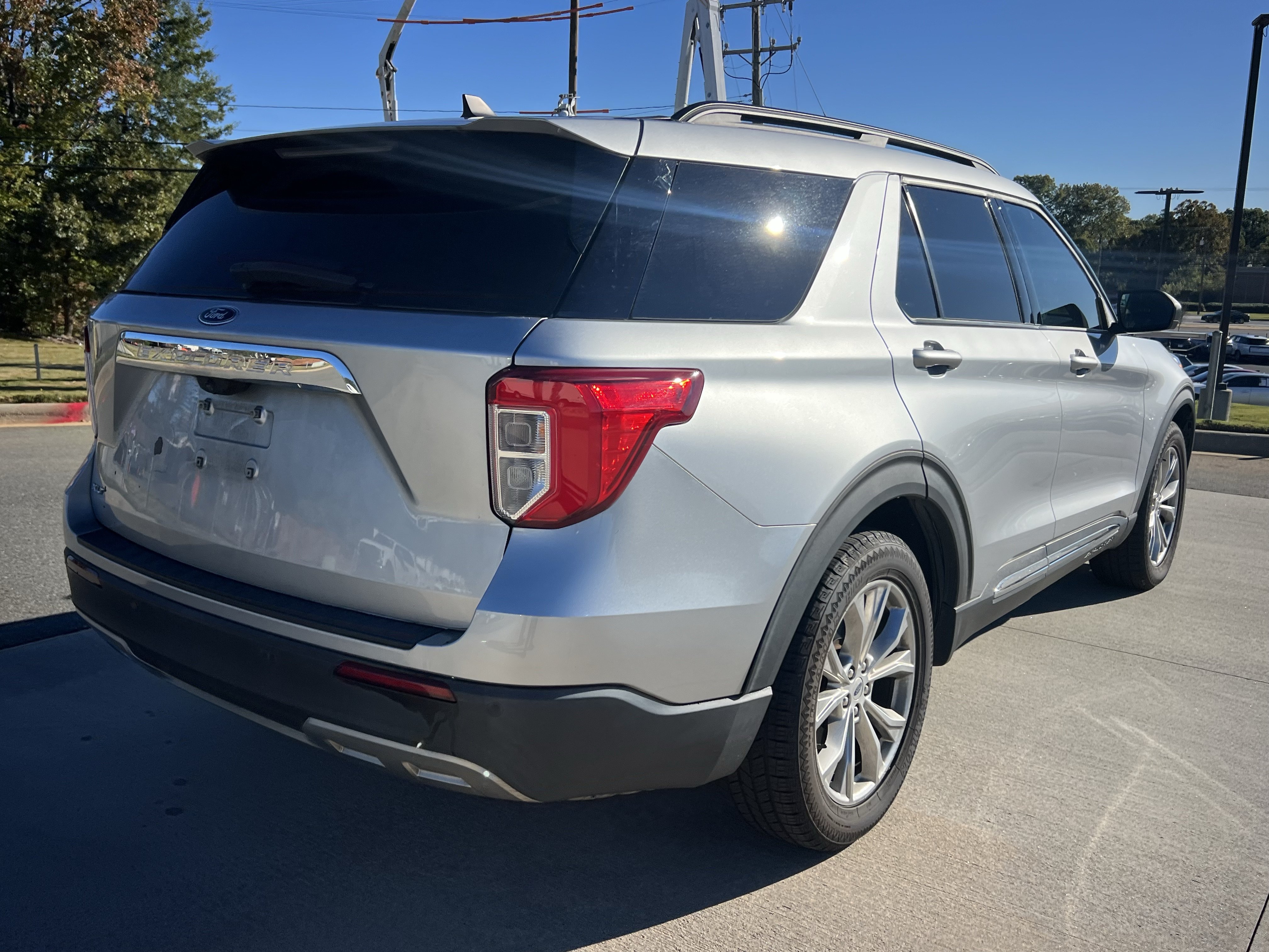 Used 2021 Ford Explorer XLT w/ Equipment Group 202A RWD image 26