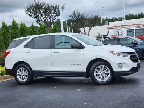 Used 2021 Chevrolet Equinox LS w/ LS Convenience Package image 3