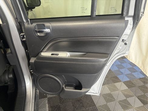 Used 2016 Jeep Compass Latitude AWD/4WD image 8