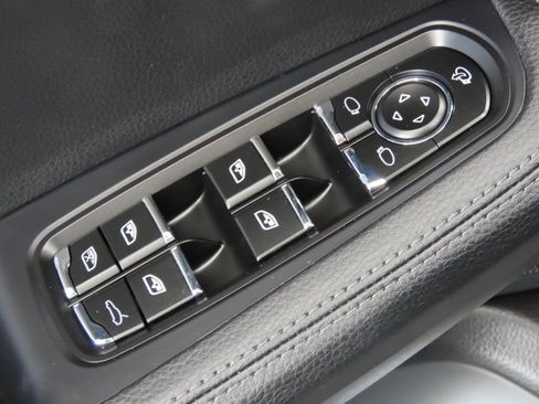 Certified 2026 Porsche Macan AWD/4WD image 38