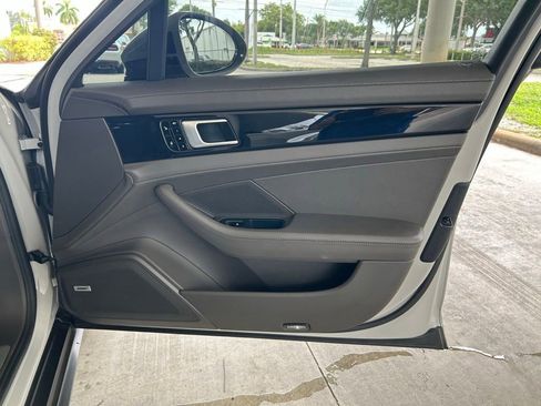 Used 2018 Porsche Panamera 4 AWD/4WD image 27