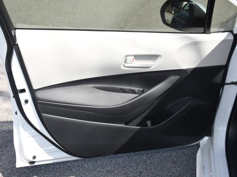 Used 2025 Toyota Corolla LE image 9