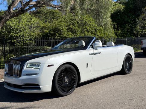 Used 2018 Rolls-Royce Dawn image 2