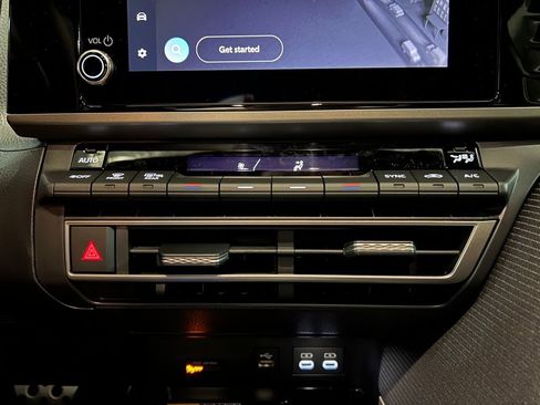 New 2026 Toyota Camry Hybrid FWD image 29