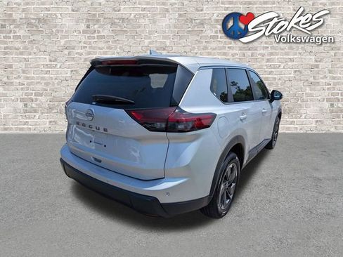 Used 2025 Nissan Rogue SV FWD image 4
