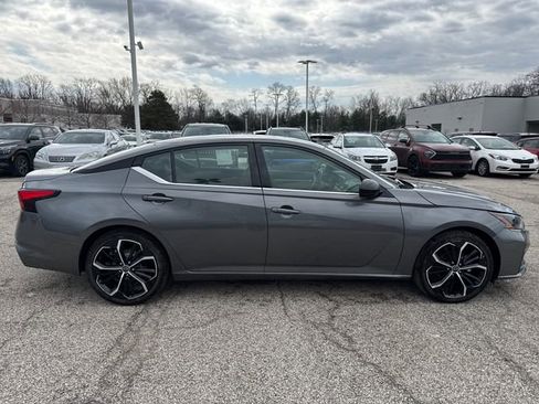 Used 2024 Nissan Altima 2.5 SR FWD image 8