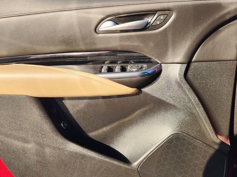 Used 2024 Cadillac XT4 Luxury w/ Cold Weather Package image 22