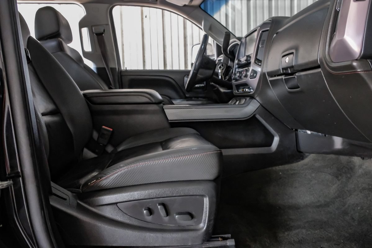 Used 2017 GMC Sierra 2500 SLT w/ All Terrain HD Package AWD/4WD image 32