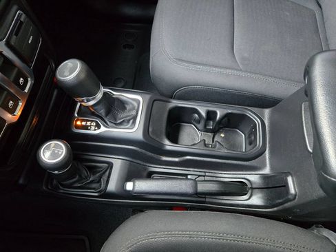 Used 2022 Jeep Wrangler Sport AWD/4WD image 29