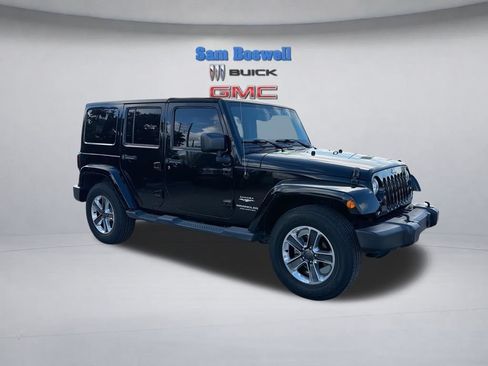 Used 2015 Jeep Wrangler Unlimited Sahara w/ Connectivity Group AWD/4WD image 3