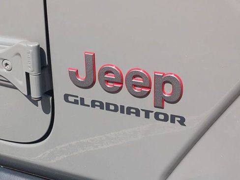 Certified 2021 Jeep Gladiator Rubicon w/ Safety Group AWD/4WD image 13