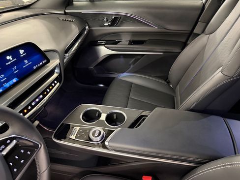 Certified 2024 Cadillac Lyriq Sport RWD image 38