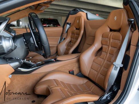 Used 2022 Ferrari 812 GTS image 12