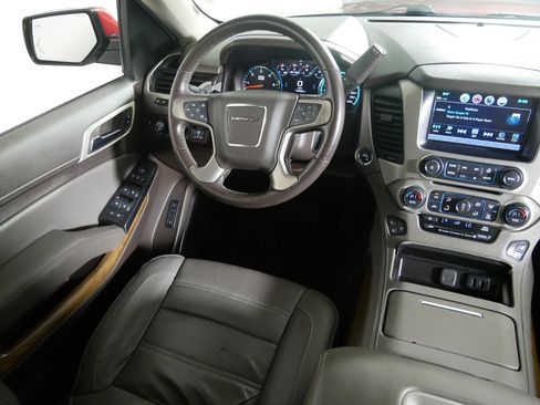 Used 2019 GMC Yukon Denali image 9