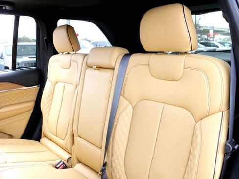 New 2026 Jeep Grand Cherokee Summit image 19