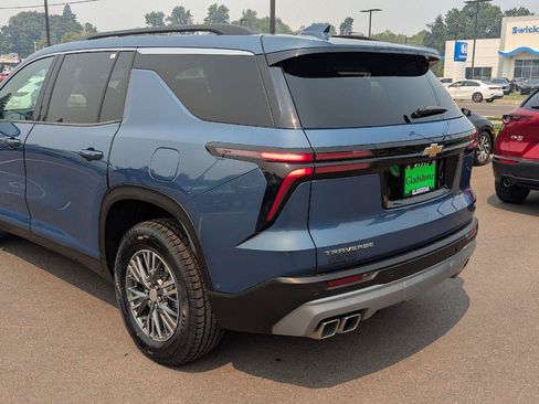 Used 2024 Chevrolet Traverse LT w/ Enhanced Driving Package FWD image 4