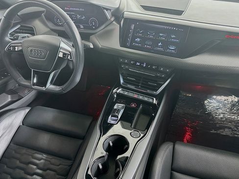 Used 2022 Audi e-tron GT Prestige w/ Prestige Package image 6