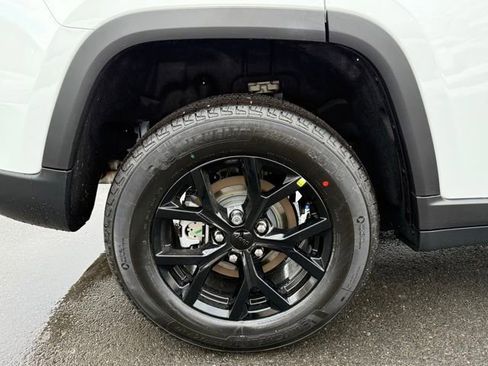 New 2026 Jeep Grand Cherokee Altitude AWD/4WD image 18