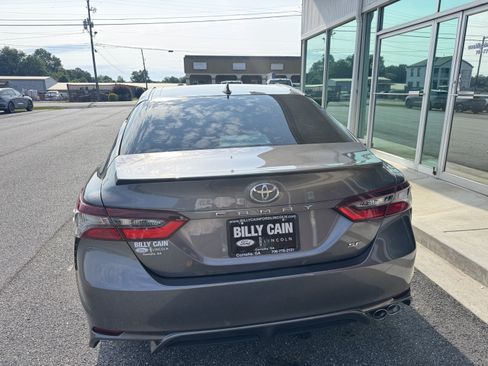 Used 2023 Toyota Camry SE FWD image 3