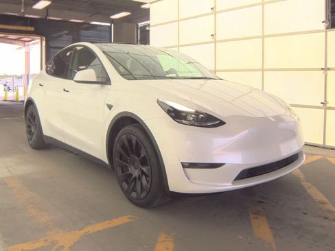 Used 2023 Tesla Model Y Long Range AWD/4WD image 3