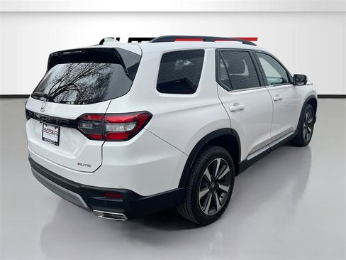 Used 2023 Honda Pilot Elite image 7