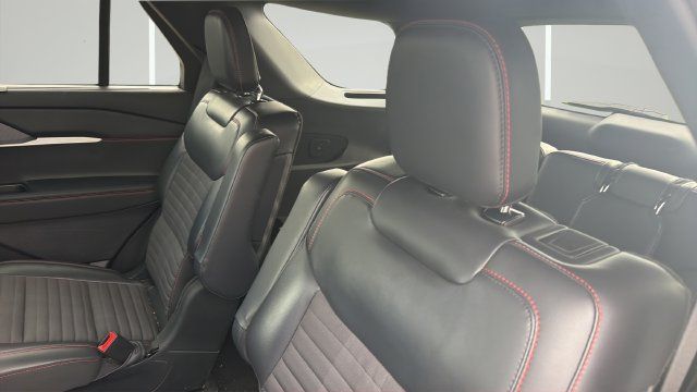 Used 2025 Ford Explorer ST-Line w/ Premium Package AWD/4WD image 12