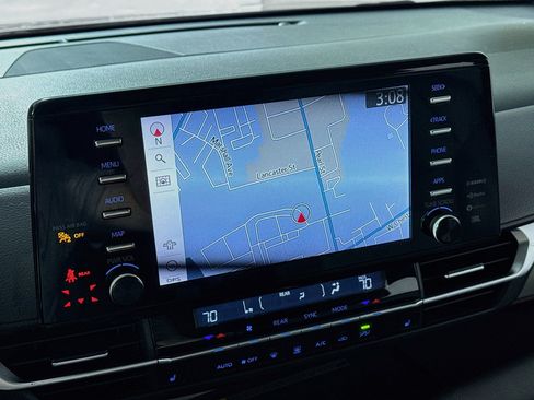 Used 2021 Toyota Sienna XLE w/ XLE Plus Package image 2