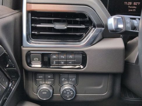 Used 2025 GMC Yukon XL Denali AWD/4WD image 20