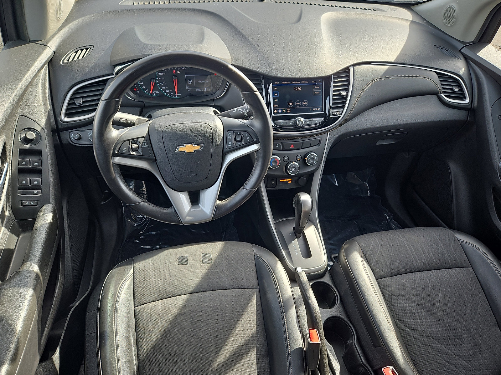 Used 2022 Chevrolet Trax LT w/ LT Convenience Package AWD/4WD image 11
