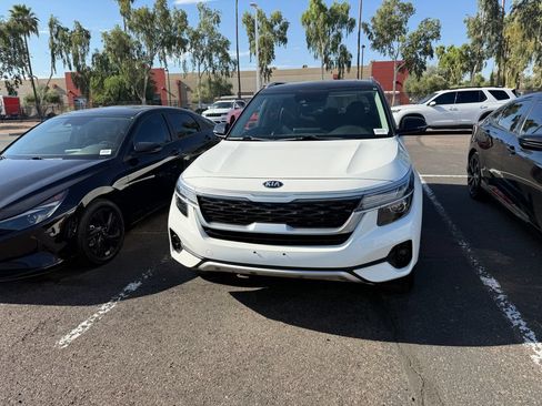 Used 2021 Kia Seltos S FWD image 2