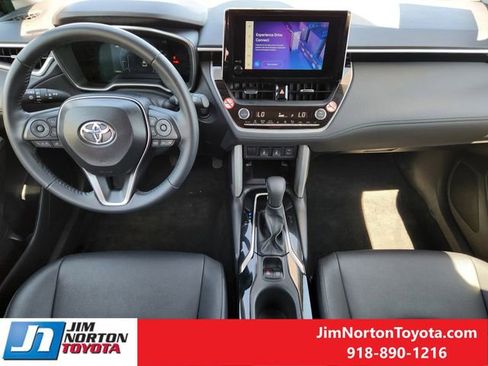 Used 2025 Toyota Corolla Cross XLE image 26