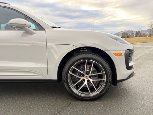 Certified 2026 Porsche Macan AWD/4WD image 11