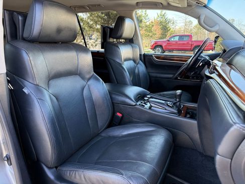Used 2018 Lexus LX 570 4WD w/ Luxury Package image 37