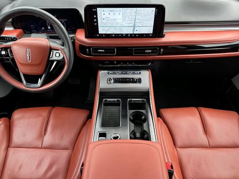 Used 2025 Lincoln Aviator Reserve w/ Luxury Package AWD/4WD image 3