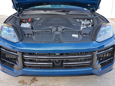 Used 2024 Porsche Cayenne Turbo AWD/4WD image 8