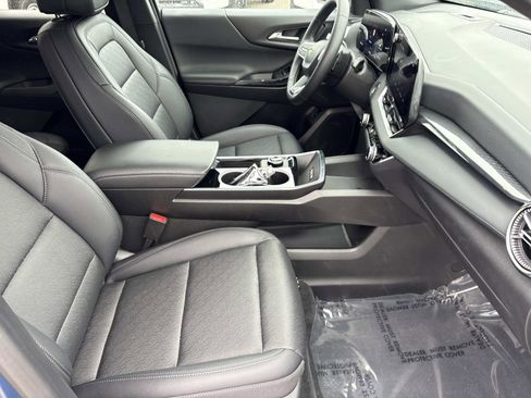 Used 2026 Chevrolet Equinox LT w/ Convenience Package II FWD image 32