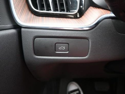 Used 2023 Volvo XC60 B5 Plus AWD/4WD image 29