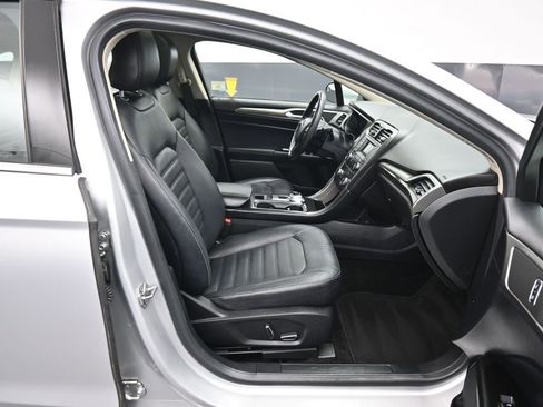 Used 2017 Ford Fusion SE image 40