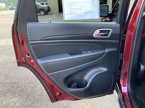 Certified 2022 Jeep Grand Cherokee Laredo X image 20