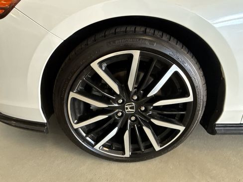 Used 2023 Honda Accord Touring image 7